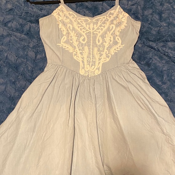 Light blue with white detail on top - Picture 1 of 3